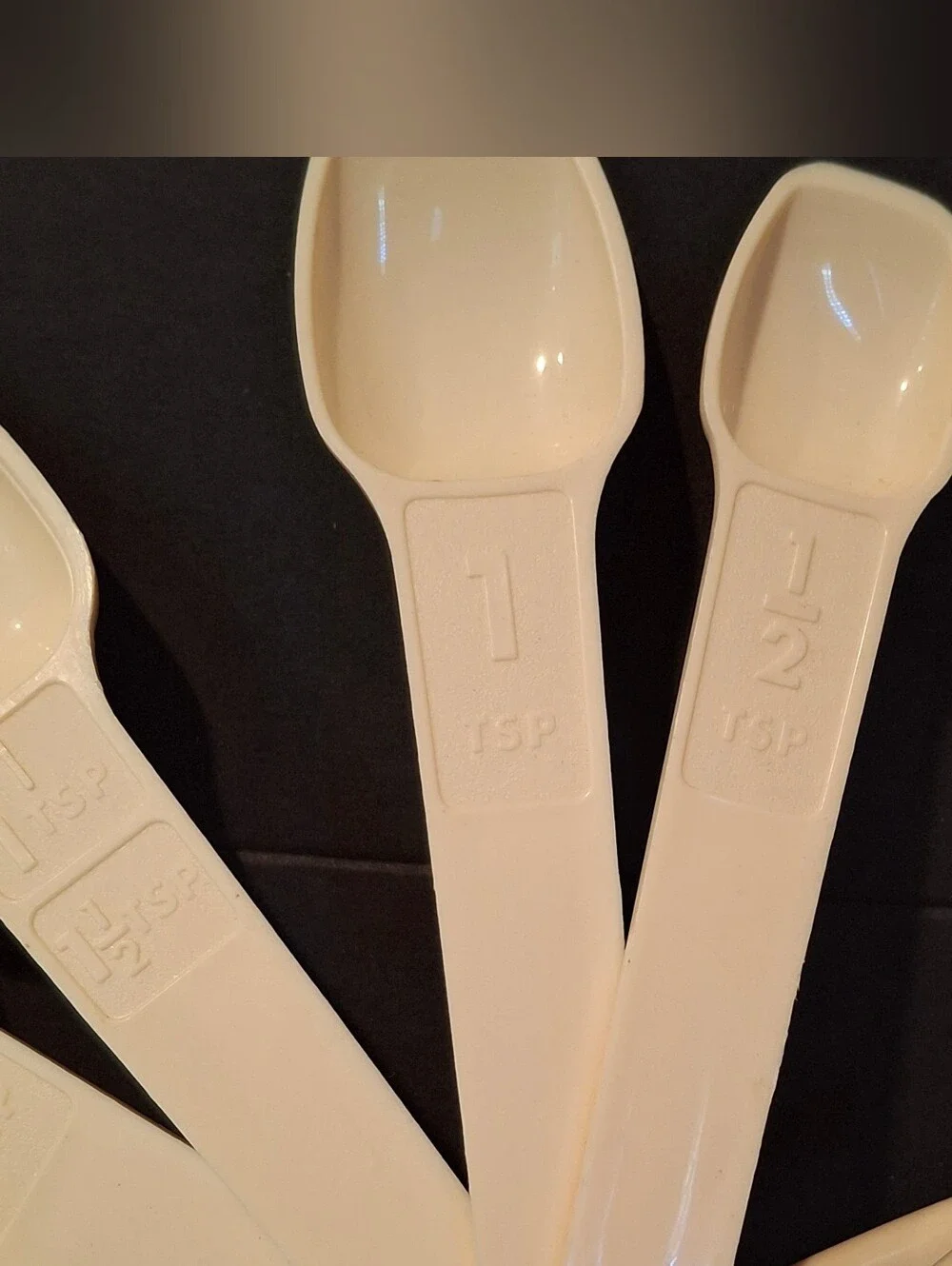 Vintage Tupperware Measuring Spoons Nesting Cream Color With Ring Set Of 7 EUC